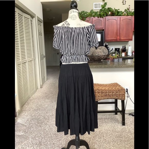 🤩 H&M Crop Top and Skirt Set 🤩 - Picture 3 of 9